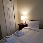 Brooklyn 3 Bedroom 1 Bathroom 8 Minutes To Subway 30 Minutes To Manhattan